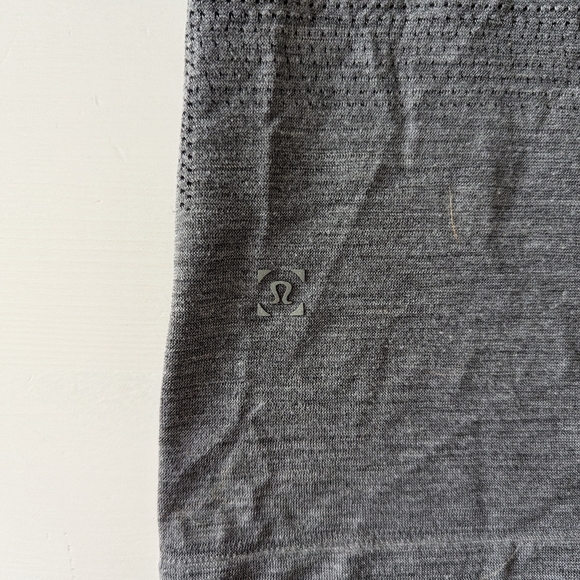 Lululemon T-shirt - Picture 3 of 5